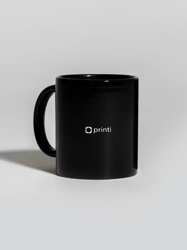 Caneca personalizada de alta qualidade para fidelização de clientes, com design criativo e personalização impecável.