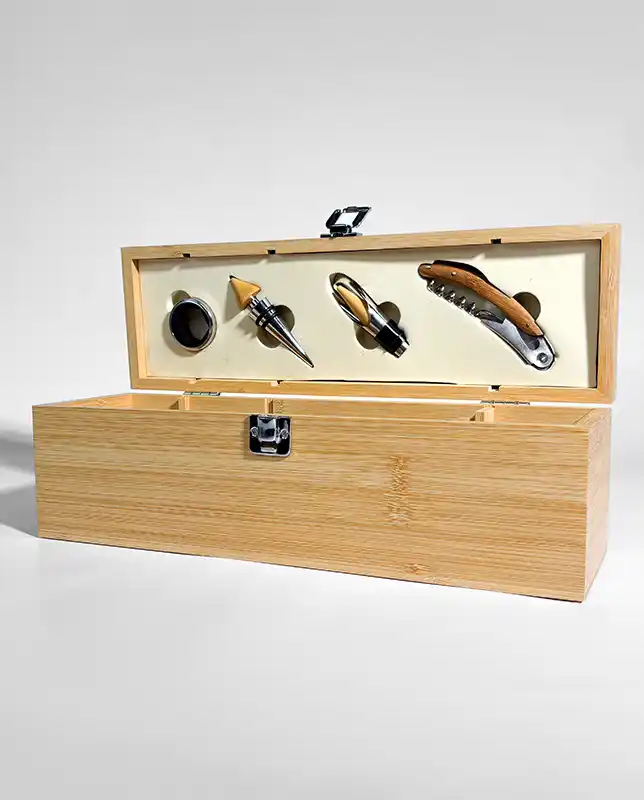 Sofisticação que impressiona! Personalize o Kit Vinho Syrah para presentear clientes ou parceiros.