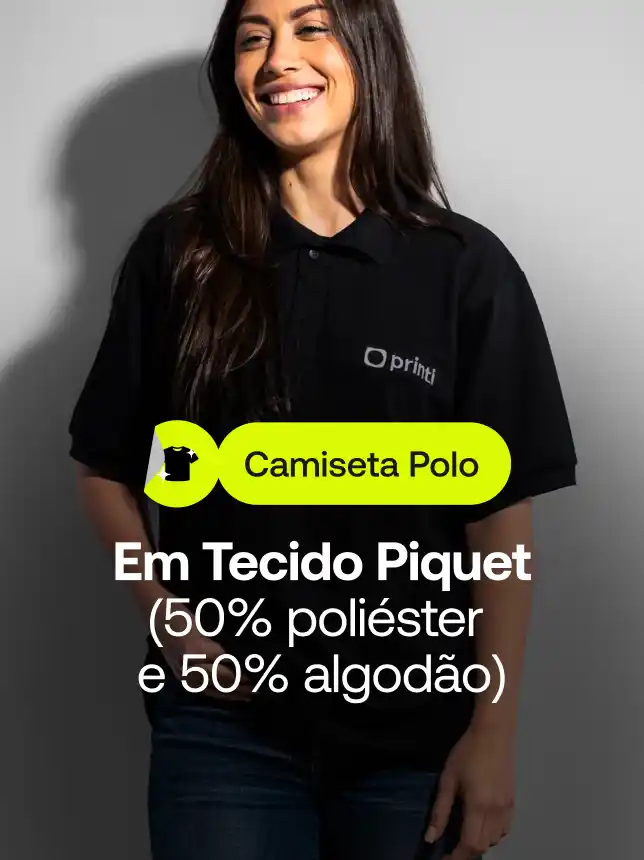 Camiseta polo personalizável ideal para trabalho e eventos, fortalece a identidade corporativa e imagem profissional.